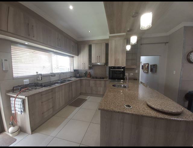 2 BEDROOM RETIREMENT UNIT FOR SALE IN JORDAAN PARK